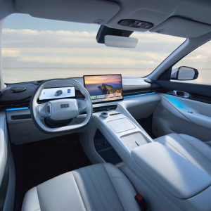 e5-interior-smart-tech-at-your-fingertips-small-size