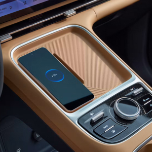 geely_starray_innen_phone_charging